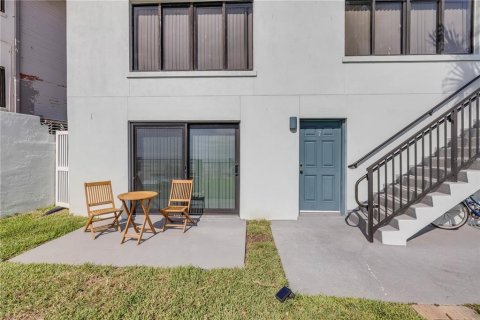 Condo in Daytona Beach, Florida, 1 bedroom  № 1813137 - photo 12