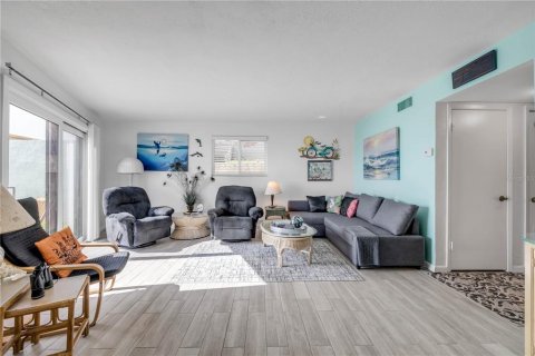 Condo in Daytona Beach, Florida, 1 bedroom  № 1813137 - photo 18
