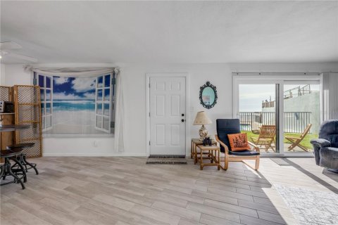 Condo in Daytona Beach, Florida, 1 bedroom  № 1813137 - photo 15