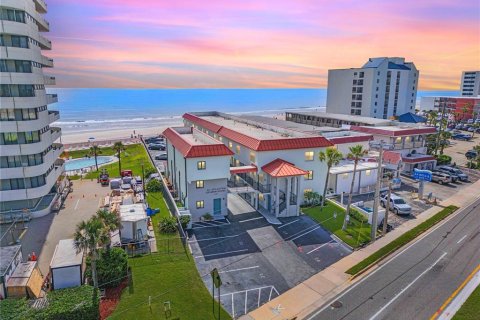 Condo in Daytona Beach, Florida, 1 bedroom  № 1813137 - photo 1