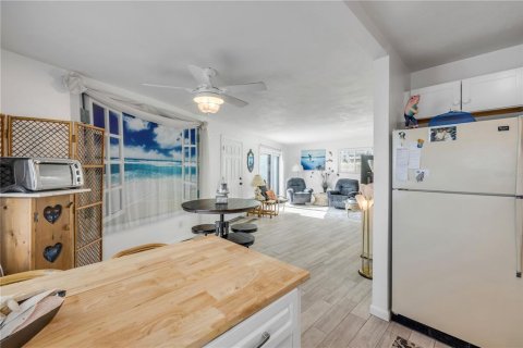 Condo in Daytona Beach, Florida, 1 bedroom  № 1813137 - photo 29