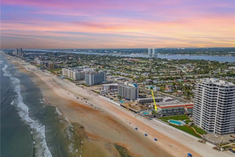 Condo in Daytona Beach, Florida, 1 bedroom  № 1813137 - photo 2
