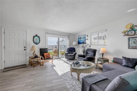 Condo in Daytona Beach, Florida, 1 bedroom  № 1813137 - photo 17