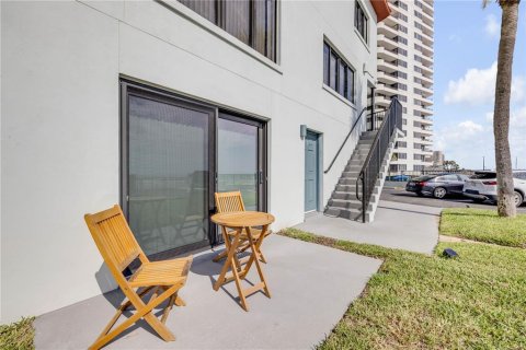 Condo in Daytona Beach, Florida, 1 bedroom  № 1813137 - photo 13