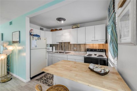 Condo in Daytona Beach, Florida, 1 bedroom  № 1813137 - photo 26