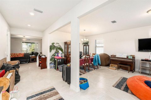 House in Spring Hill, Florida 4 bedrooms, 231.61 sq.m. № 1543423 - photo 5