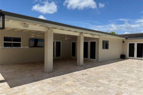 House in Palmetto Bay, Florida 4 bedrooms, 195.37 sq.m. № 1979931 - photo 8