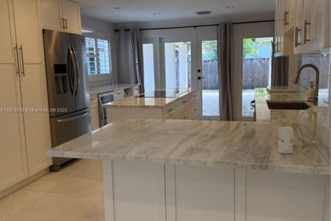 House in Palmetto Bay, Florida 4 bedrooms, 195.37 sq.m. № 1979931 - photo 12