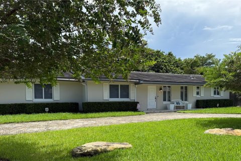House in Palmetto Bay, Florida 4 bedrooms, 195.37 sq.m. № 1979931 - photo 2