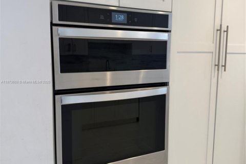 House in Palmetto Bay, Florida 4 bedrooms, 195.37 sq.m. № 1979931 - photo 14