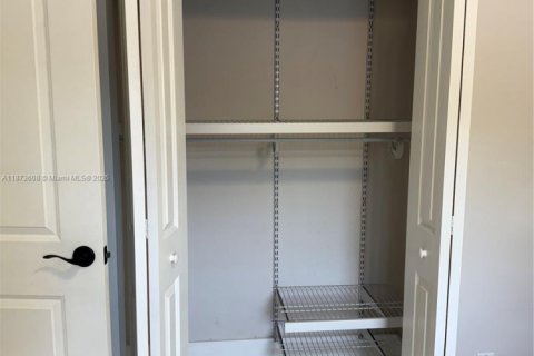 House in Palmetto Bay, Florida 4 bedrooms, 195.37 sq.m. № 1979931 - photo 26