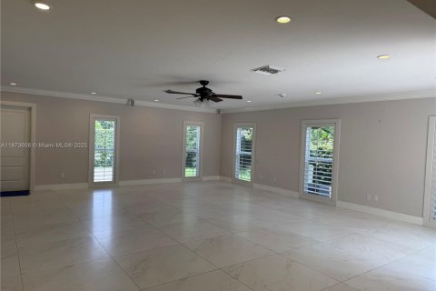 House in Palmetto Bay, Florida 4 bedrooms, 195.37 sq.m. № 1979931 - photo 15