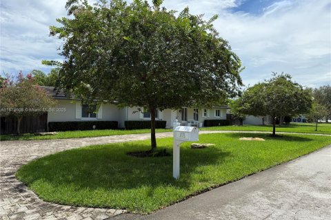 House in Palmetto Bay, Florida 4 bedrooms, 195.37 sq.m. № 1979931 - photo 1