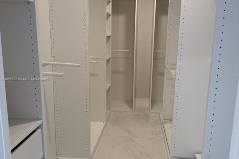 House in Palmetto Bay, Florida 4 bedrooms, 195.37 sq.m. № 1979931 - photo 18