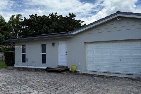 House in Palmetto Bay, Florida 4 bedrooms, 195.37 sq.m. № 1979931 - photo 28