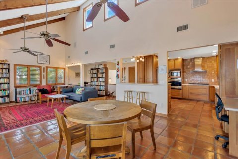 House in Saint Petersburg, Florida 3 bedrooms, 156.08 sq.m. № 1903023 - photo 7