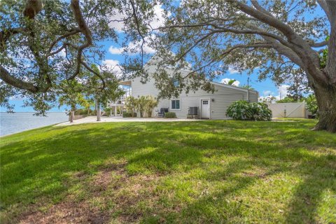 House in Saint Petersburg, Florida 3 bedrooms, 156.08 sq.m. № 1903023 - photo 27