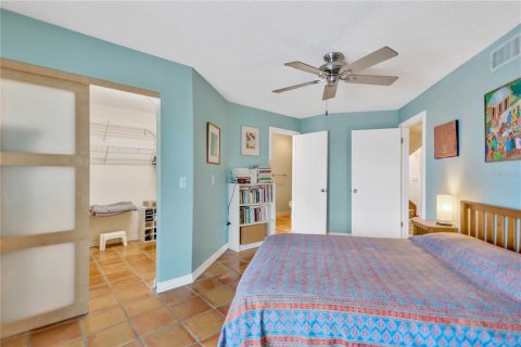 House in Saint Petersburg, Florida 3 bedrooms, 156.08 sq.m. № 1903023 - photo 22