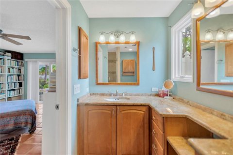 House in Saint Petersburg, Florida 3 bedrooms, 156.08 sq.m. № 1903023 - photo 23