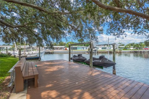 House in Saint Petersburg, Florida 3 bedrooms, 156.08 sq.m. № 1903023 - photo 26