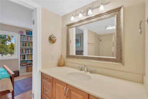 House in Saint Petersburg, Florida 3 bedrooms, 156.08 sq.m. № 1903023 - photo 17