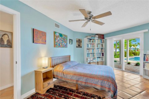 House in Saint Petersburg, Florida 3 bedrooms, 156.08 sq.m. № 1903023 - photo 21