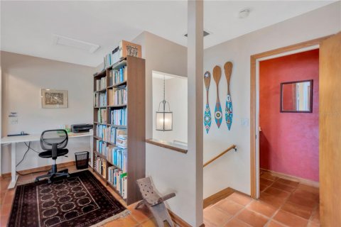 House in Saint Petersburg, Florida 3 bedrooms, 156.08 sq.m. № 1903023 - photo 5