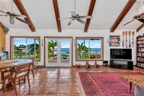 House in Saint Petersburg, Florida 3 bedrooms, 156.08 sq.m. № 1903023 - photo 6