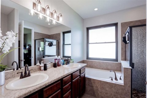 House in Orange City, Florida 4 bedrooms, 172.52 sq.m. № 2419666 - photo 28