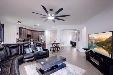 House in Orange City, Florida 4 bedrooms, 172.52 sq.m. № 2419666 - photo 9