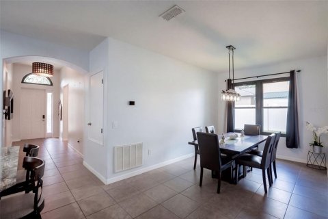 House in Orange City, Florida 4 bedrooms, 172.52 sq.m. № 2419666 - photo 5