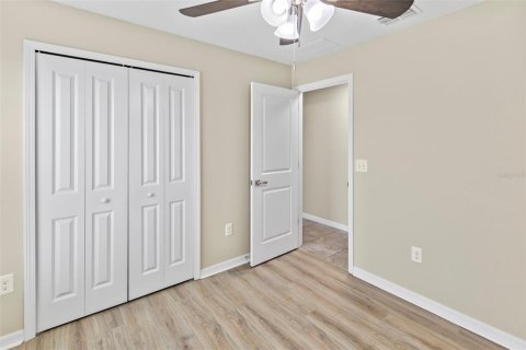 Villa ou maison à louer à Wimauma, Floride: 4 chambres, 178.56 m2 № 2131114 - photo 9