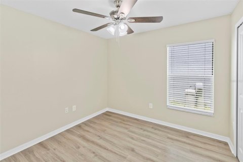 Villa ou maison à louer à Wimauma, Floride: 4 chambres, 178.56 m2 № 2131114 - photo 6