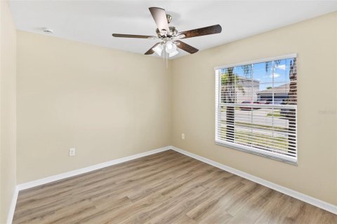 Villa ou maison à louer à Wimauma, Floride: 4 chambres, 178.56 m2 № 2131114 - photo 8