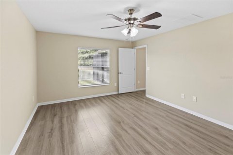 Villa ou maison à louer à Wimauma, Floride: 4 chambres, 178.56 m2 № 2131114 - photo 23