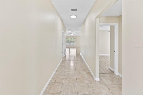 Villa ou maison à louer à Wimauma, Floride: 4 chambres, 178.56 m2 № 2131114 - photo 3