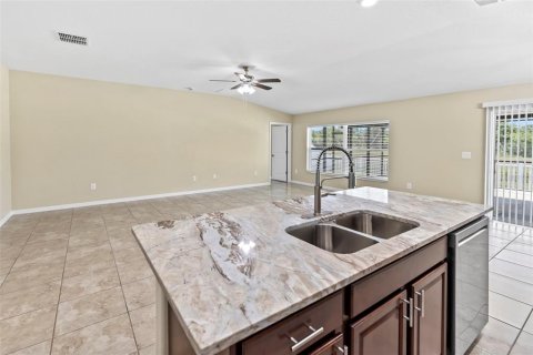 Villa ou maison à louer à Wimauma, Floride: 4 chambres, 178.56 m2 № 2131114 - photo 18