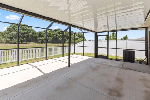 Villa ou maison à louer à Wimauma, Floride: 4 chambres, 178.56 m2 № 2131114 - photo 24