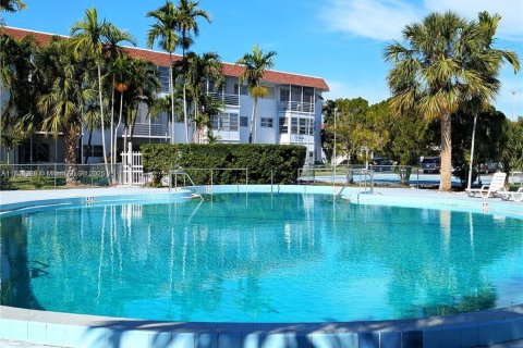 Condo in Lauderhill, Florida, 1 bedroom  № 1743893 - photo 3