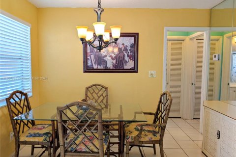 Condo in Lauderhill, Florida, 1 bedroom  № 1743893 - photo 6