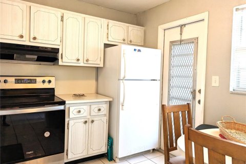 Condo in Lauderhill, Florida, 1 bedroom  № 1743893 - photo 5
