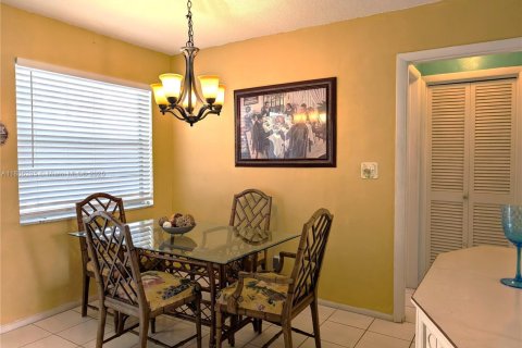 Condo in Lauderhill, Florida, 1 bedroom  № 1743893 - photo 15
