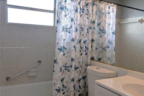 Condo in Lauderhill, Florida, 1 bedroom  № 1743893 - photo 16