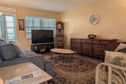 Condo in Lauderhill, Florida, 1 bedroom  № 1743893 - photo 14