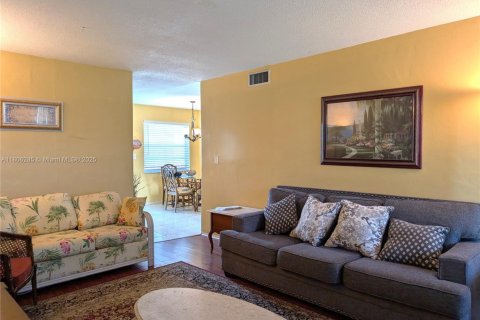 Condo in Lauderhill, Florida, 1 bedroom  № 1743893 - photo 12