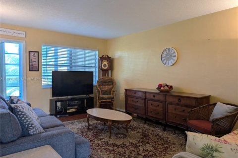 Condo in Lauderhill, Florida, 1 bedroom  № 1743893 - photo 10