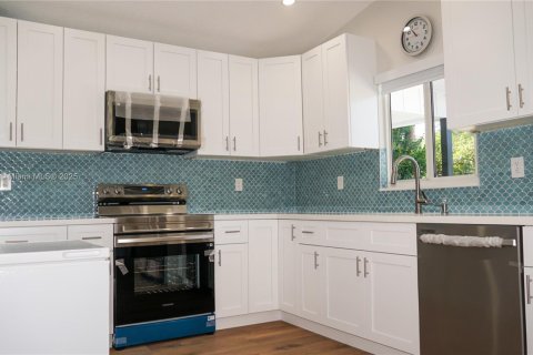 Apartamento en alquiler en Key Largo, Florida, 2 dormitorios, 71.35 m2 № 1947994 - foto 10