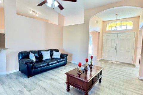 Villa ou maison à louer à Winter Haven, Floride: 3 chambres, 175.4 m2 № 1587448 - photo 3