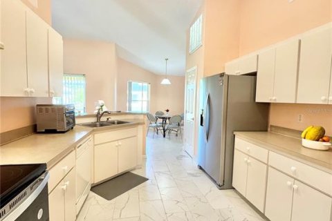 Villa ou maison à louer à Winter Haven, Floride: 3 chambres, 175.4 m2 № 1587448 - photo 4
