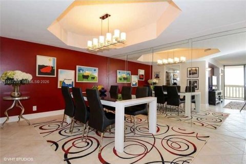 Condominio en venta en Aventura, Florida, 2 dormitorios, 148.64 m2 № 2011245 - foto 2